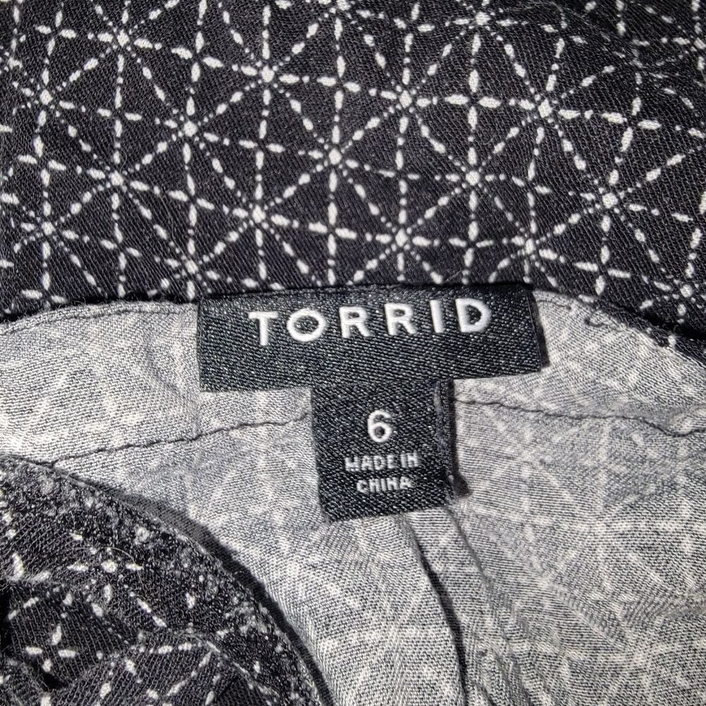 Torrid Border Print Challis Button Front Romper 6… - image 7